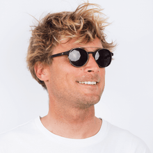 Load image into Gallery viewer, Le Marais Tortoise Man