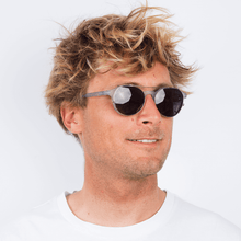 Load image into Gallery viewer, Chamberí Bright Sky Man
